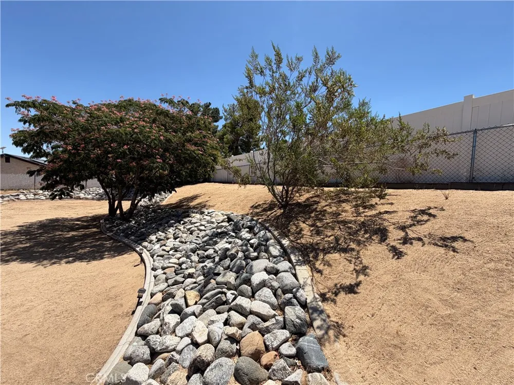 32038 Crystalaire Llano, CA 93544
