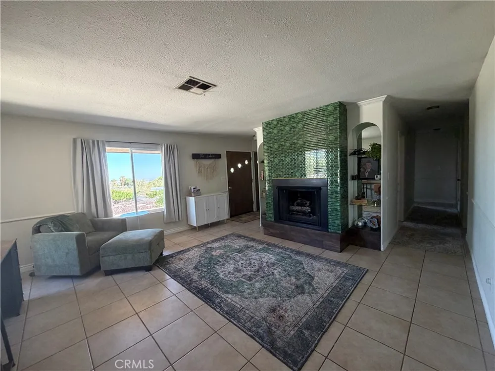32038 Crystalaire Llano, CA 93544