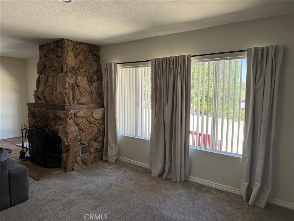 32038 Crystalaire Llano, CA 93544