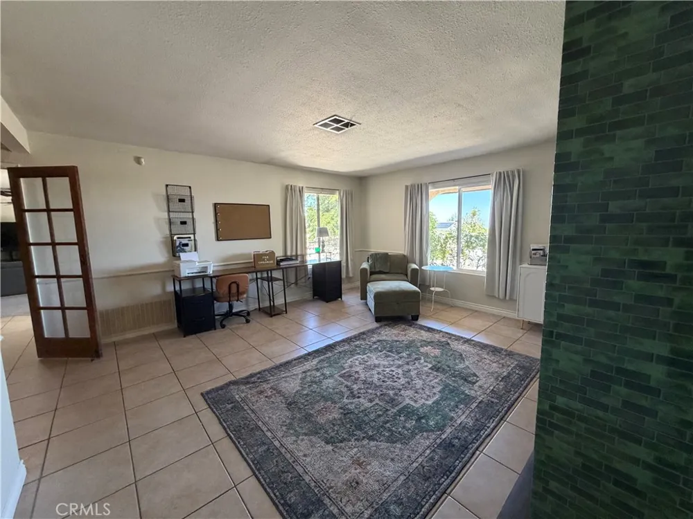 32038 Crystalaire Llano, CA 93544