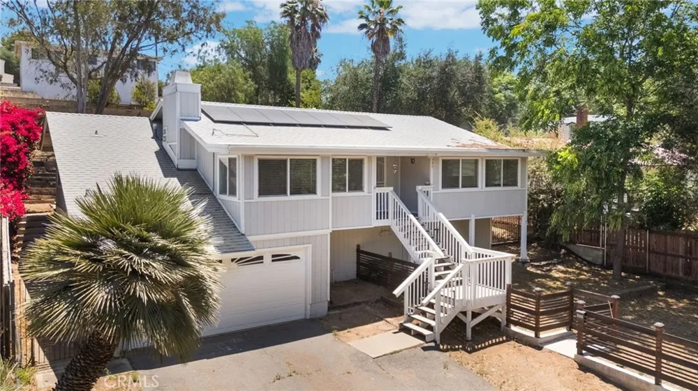 464 E Kalmia Fallbrook, CA 92028
