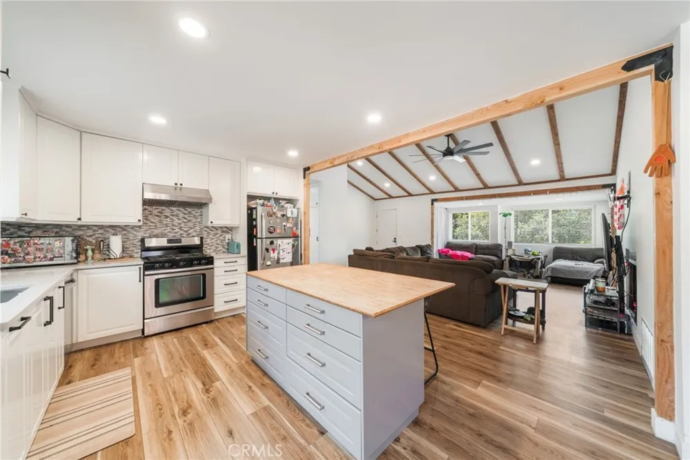 464 E Kalmia Fallbrook, CA 92028