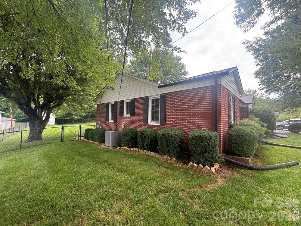 327 Arrowood Street SE Lenoir, NC 28645