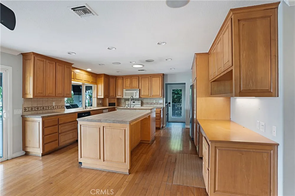 30405 Golden Gate Canyon Lake, CA 92587