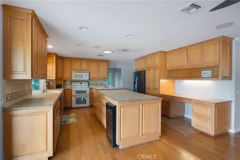 30405 Golden Gate Canyon Lake, CA 92587
