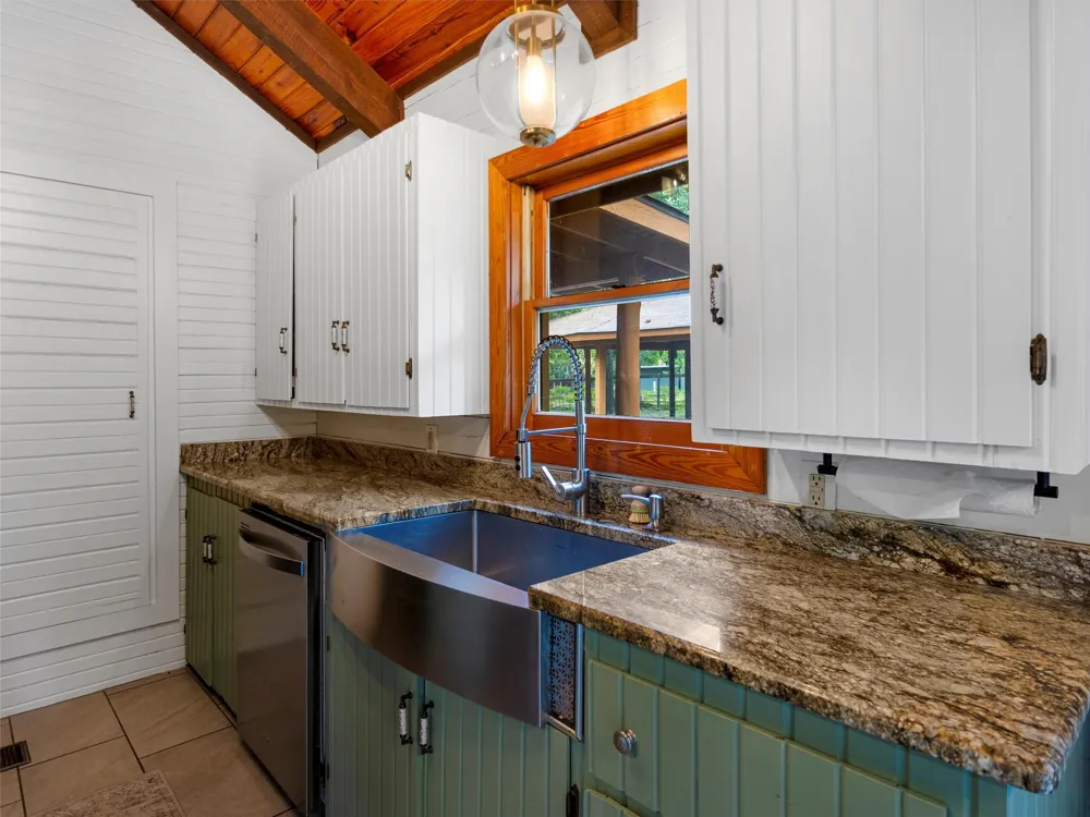 220 Dale DR Avinger, TX 75630