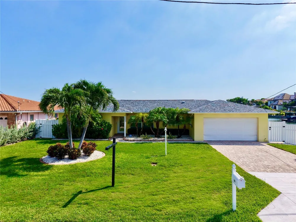 902 OAKWOOD DRIVE Largo, FL 33770
