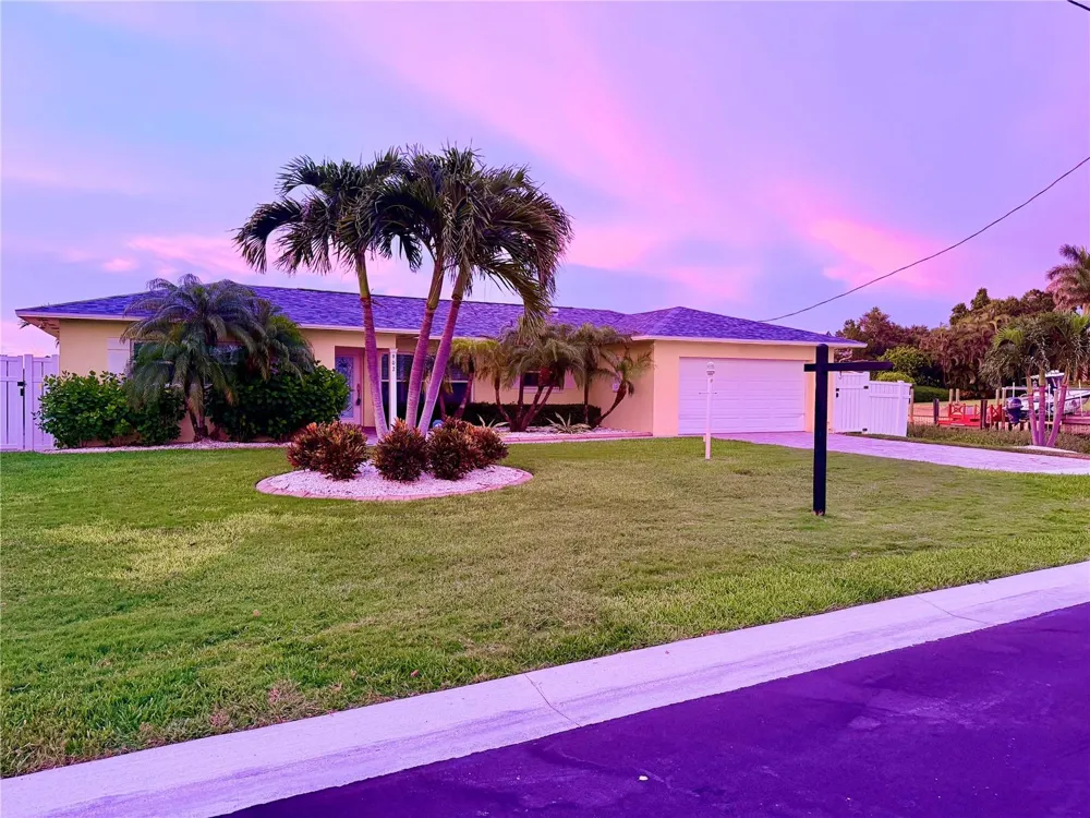 902 OAKWOOD DRIVE Largo, FL 33770
