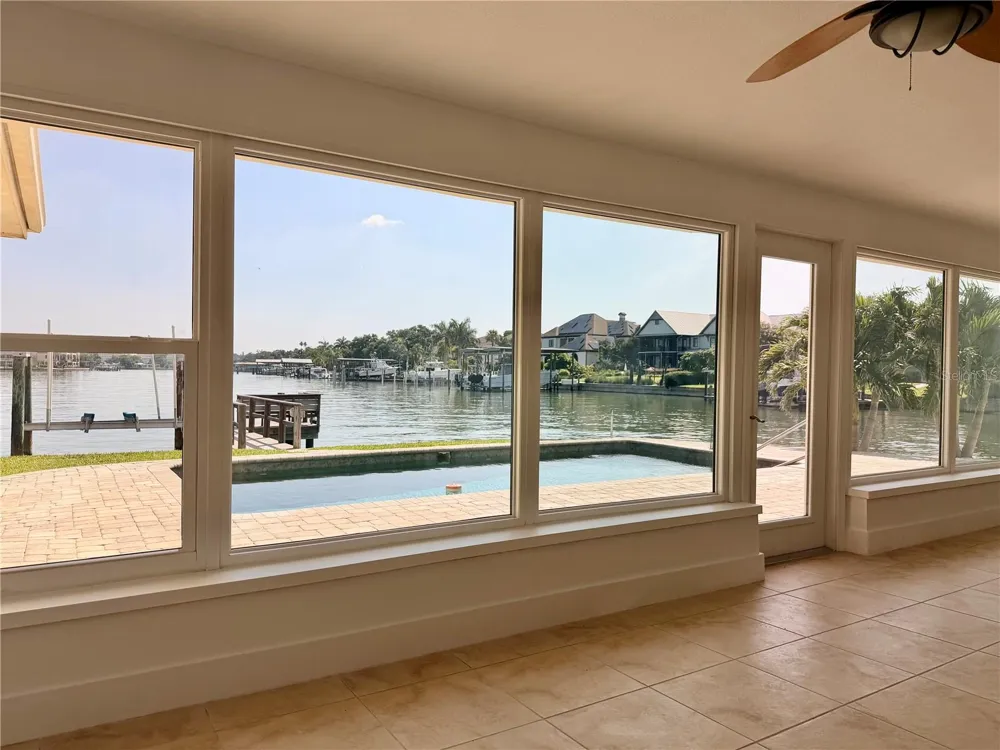 902 OAKWOOD DRIVE Largo, FL 33770