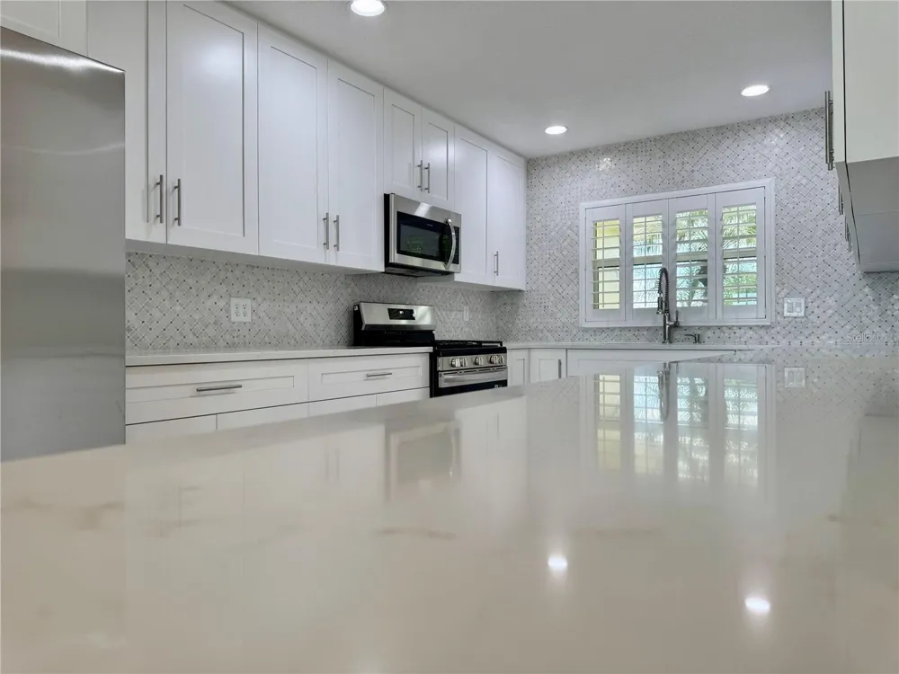 902 OAKWOOD DRIVE Largo, FL 33770