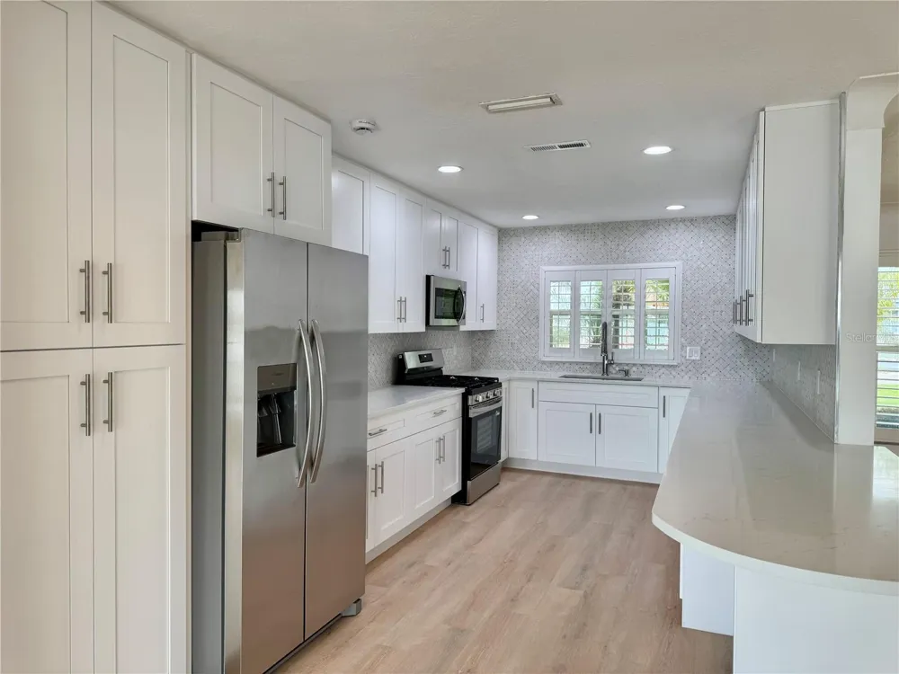 902 OAKWOOD DRIVE Largo, FL 33770