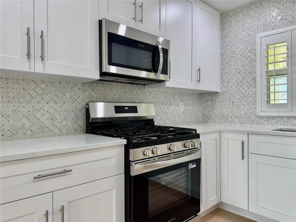 902 OAKWOOD DRIVE Largo, FL 33770