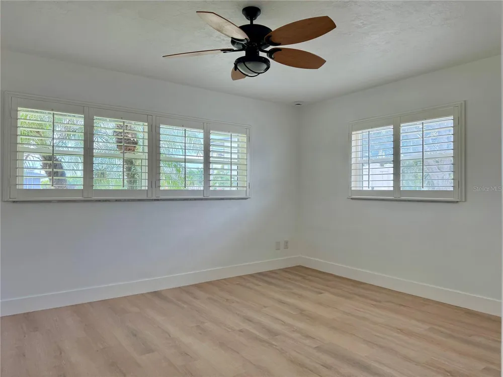 902 OAKWOOD DRIVE Largo, FL 33770