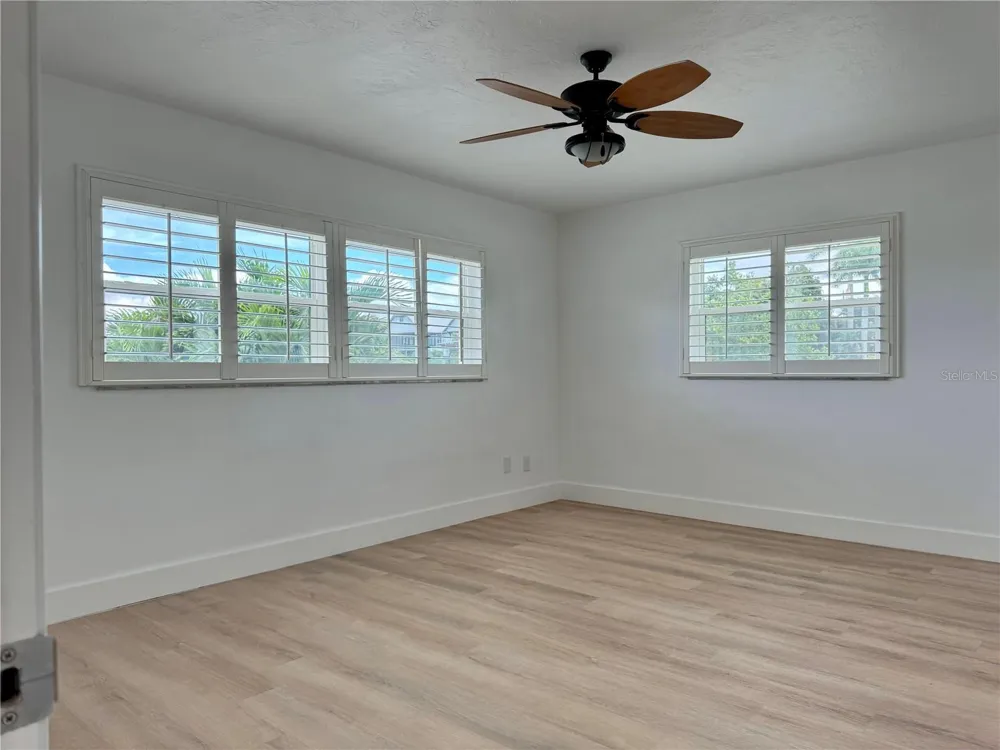 902 OAKWOOD DRIVE Largo, FL 33770