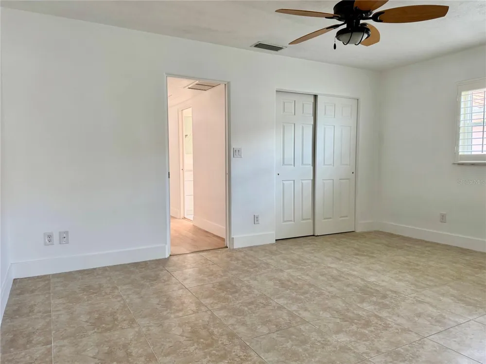 902 OAKWOOD DRIVE Largo, FL 33770