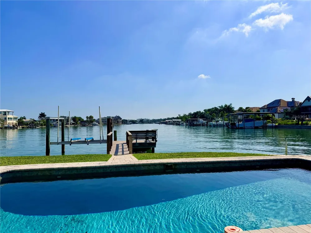 902 OAKWOOD DRIVE Largo, FL 33770
