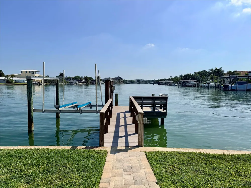 902 OAKWOOD DRIVE Largo, FL 33770