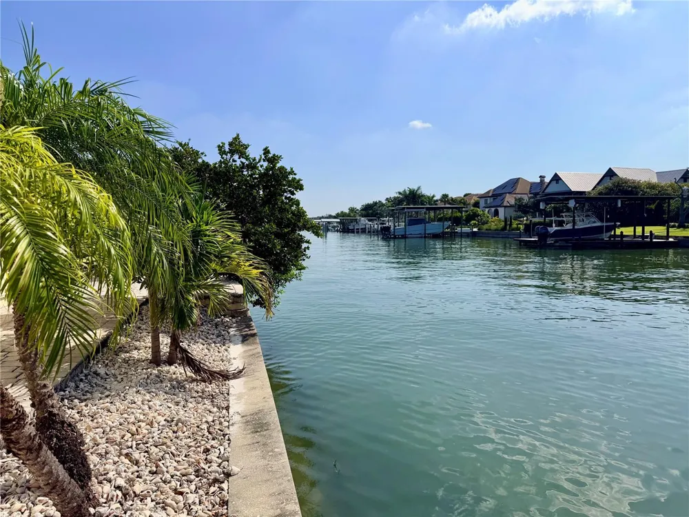 902 OAKWOOD DRIVE Largo, FL 33770