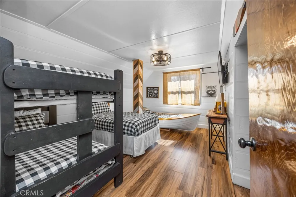 547 Chipmunk Big Bear Lake, CA 92315