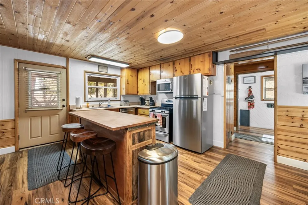 547 Chipmunk Big Bear Lake, CA 92315