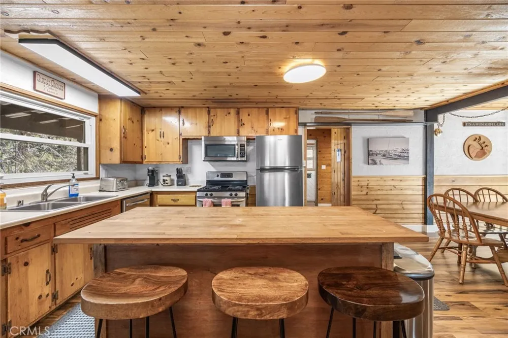 547 Chipmunk Big Bear Lake, CA 92315