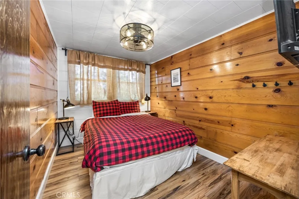547 Chipmunk Big Bear Lake, CA 92315