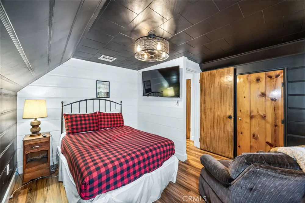 547 Chipmunk Big Bear Lake, CA 92315