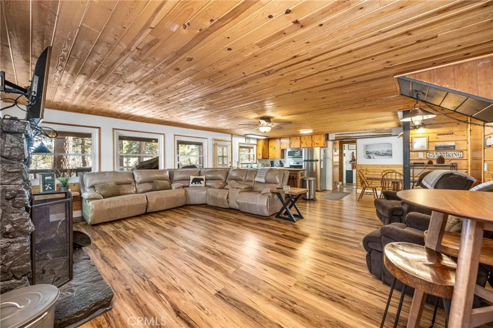 547 Chipmunk Big Bear Lake, CA 92315