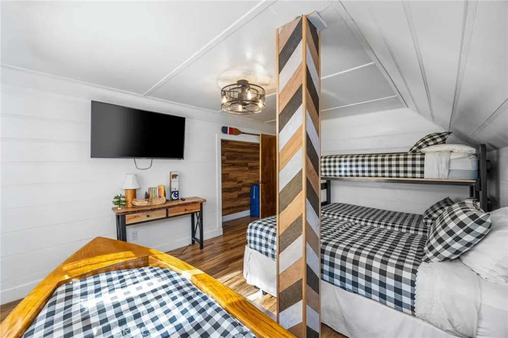 547 Chipmunk Big Bear Lake, CA 92315