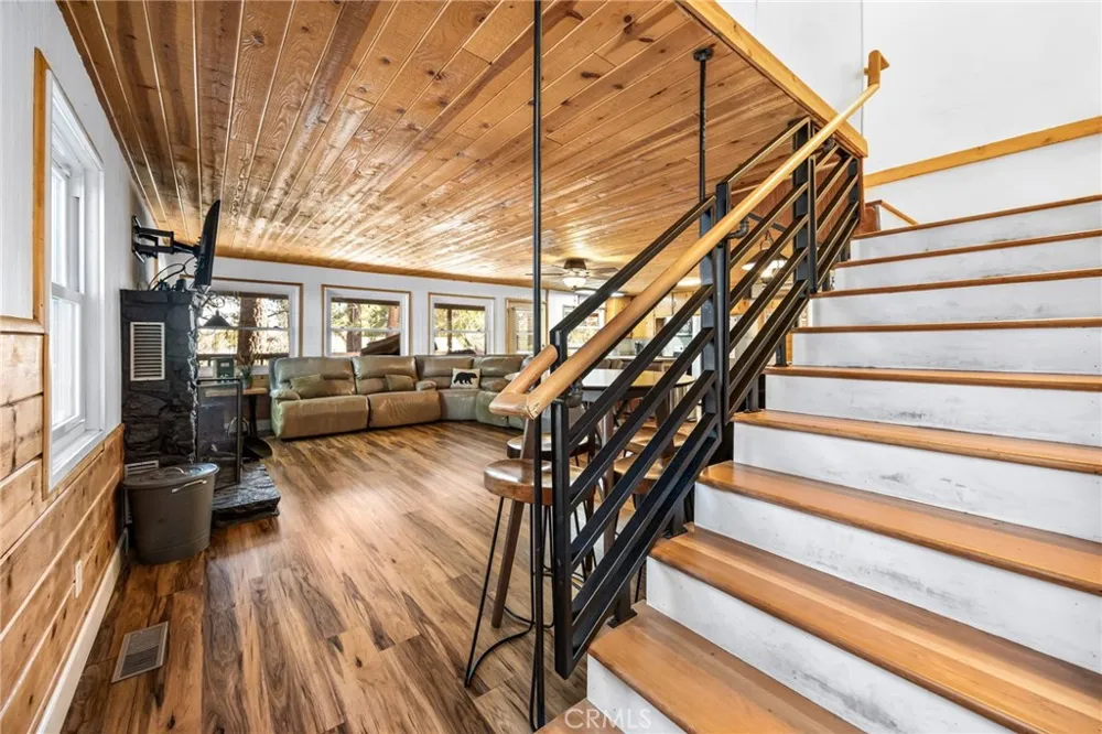 547 Chipmunk Big Bear Lake, CA 92315