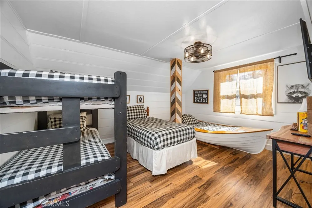 547 Chipmunk Big Bear Lake, CA 92315