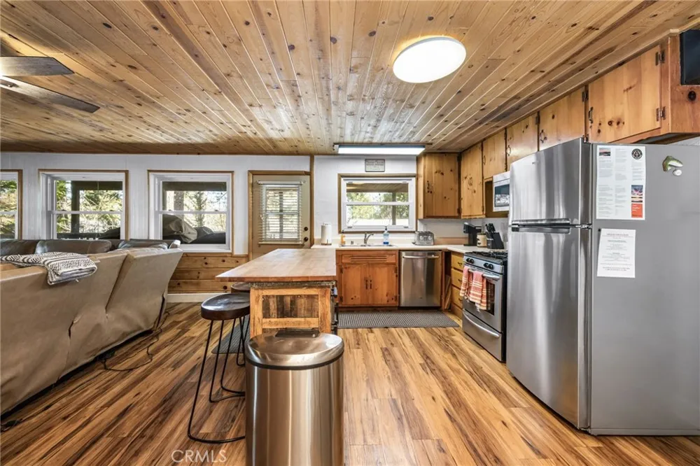 547 Chipmunk Big Bear Lake, CA 92315