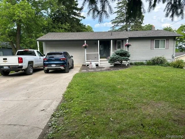 15471 Whitaker Road Fenton Charter Township, MI 48451