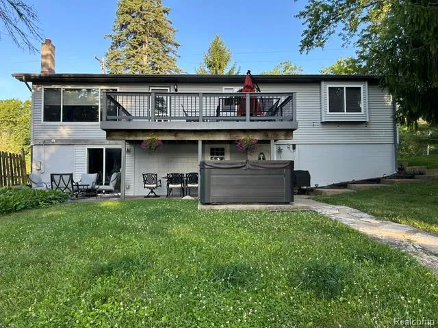 15471 Whitaker Road Fenton Charter Township, MI 48451