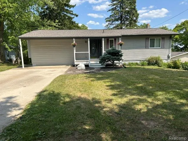 15471 Whitaker Road Fenton Charter Township, MI 48451