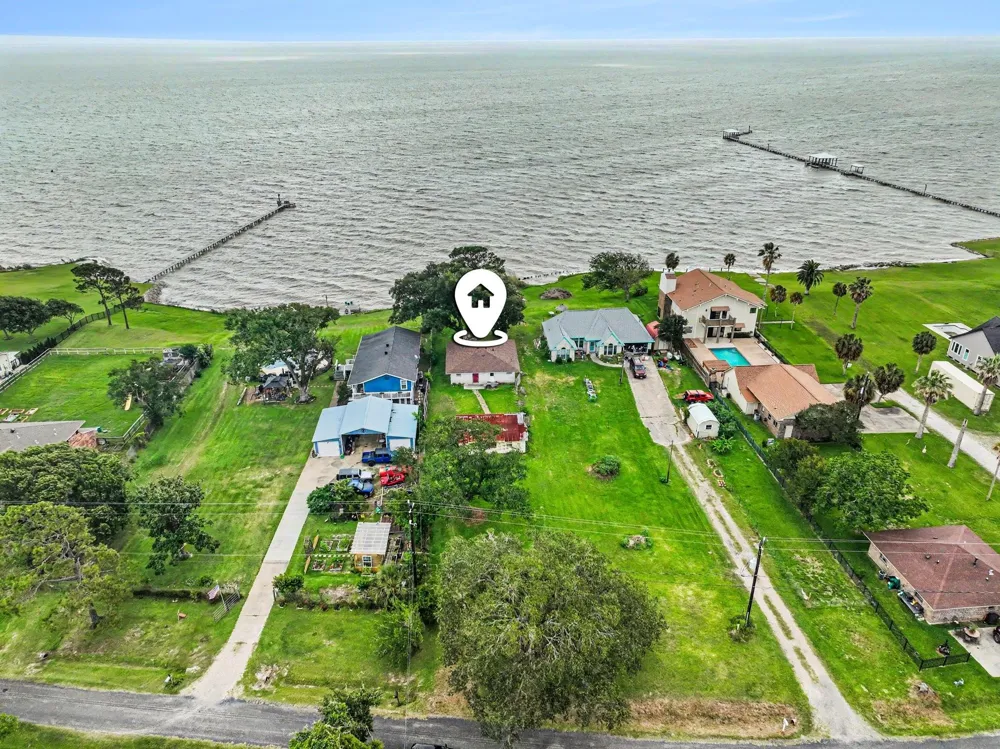 10518 Ocean Drive Beach City, TX 77523