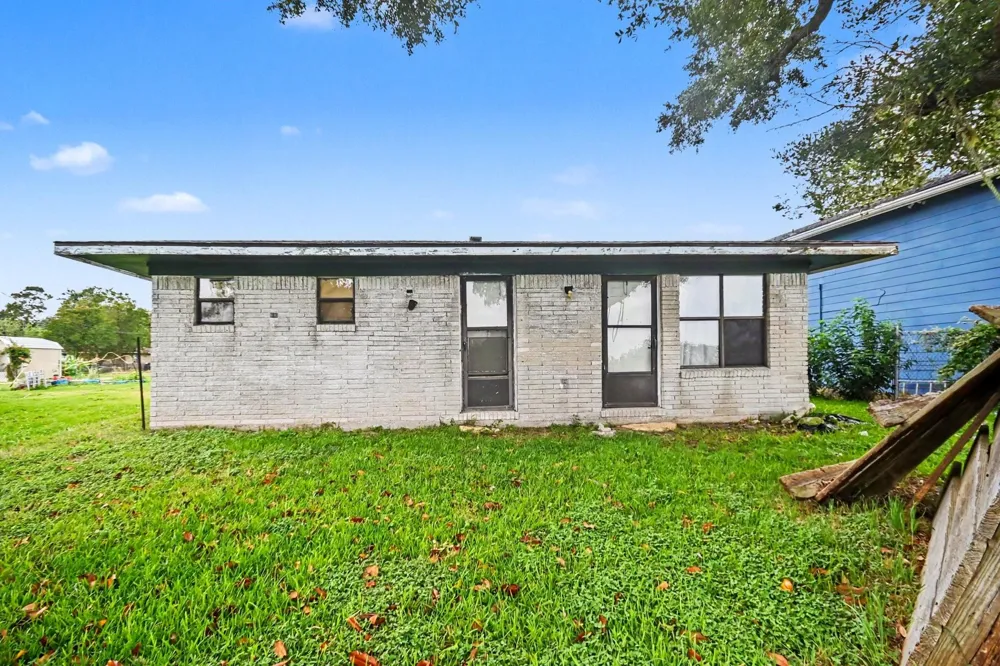 10518 Ocean Drive Beach City, TX 77523