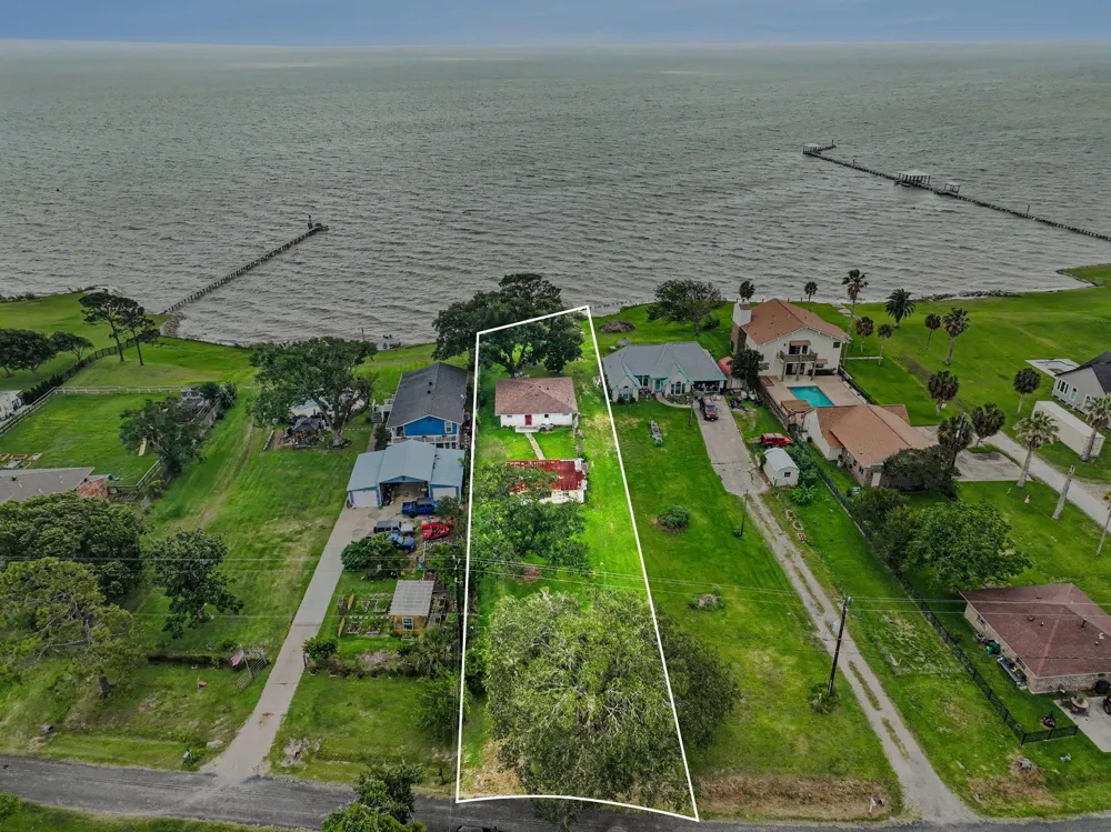 10518 Ocean Drive Beach City, TX 77523
