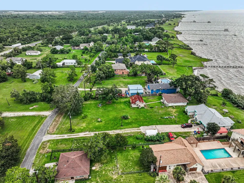 10518 Ocean Drive Beach City, TX 77523