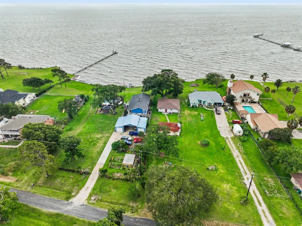 10518 Ocean Drive Beach City, TX 77523