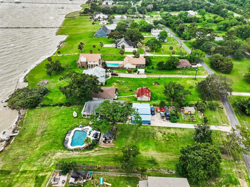 10518 Ocean Drive Beach City, TX 77523