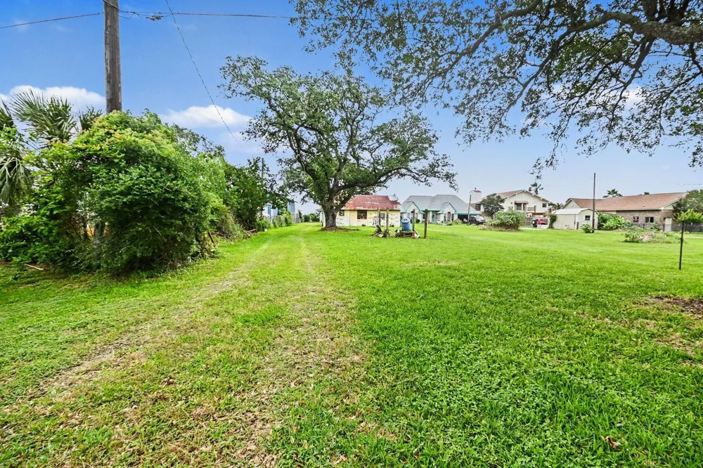 10518 Ocean Drive Beach City, TX 77523