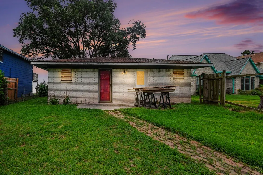 10518 Ocean Drive Beach City, TX 77523