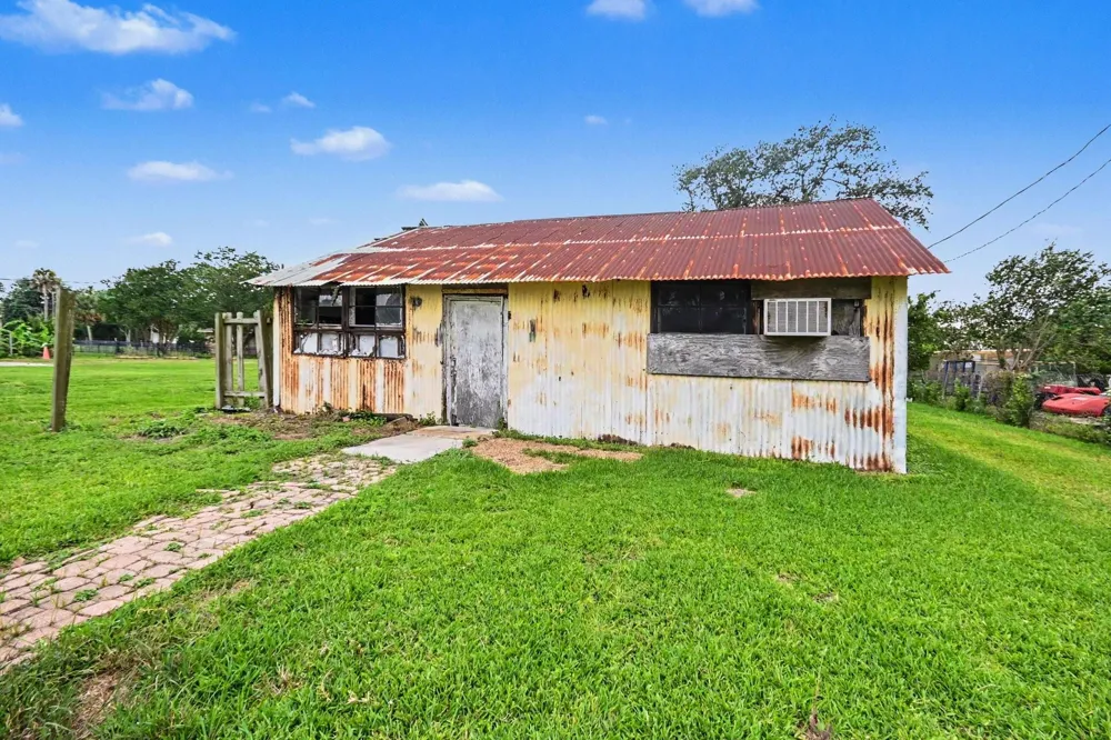 10518 Ocean Drive Beach City, TX 77523