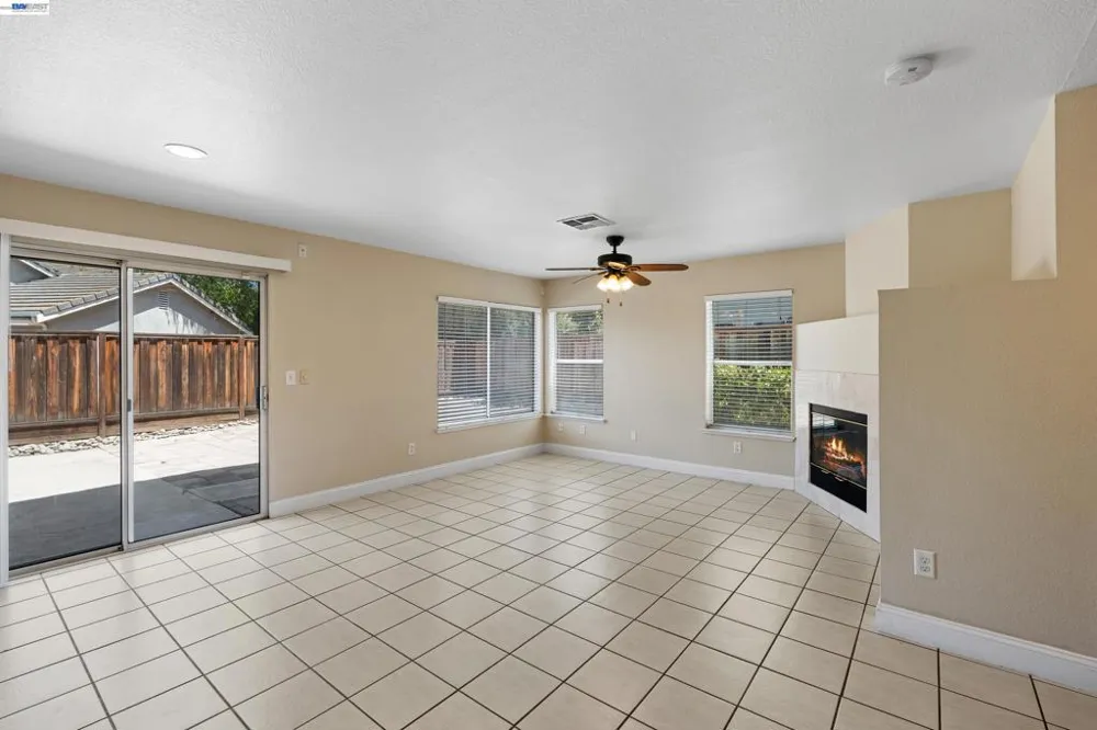 3264 Ernest Dr Tracy, CA 95376