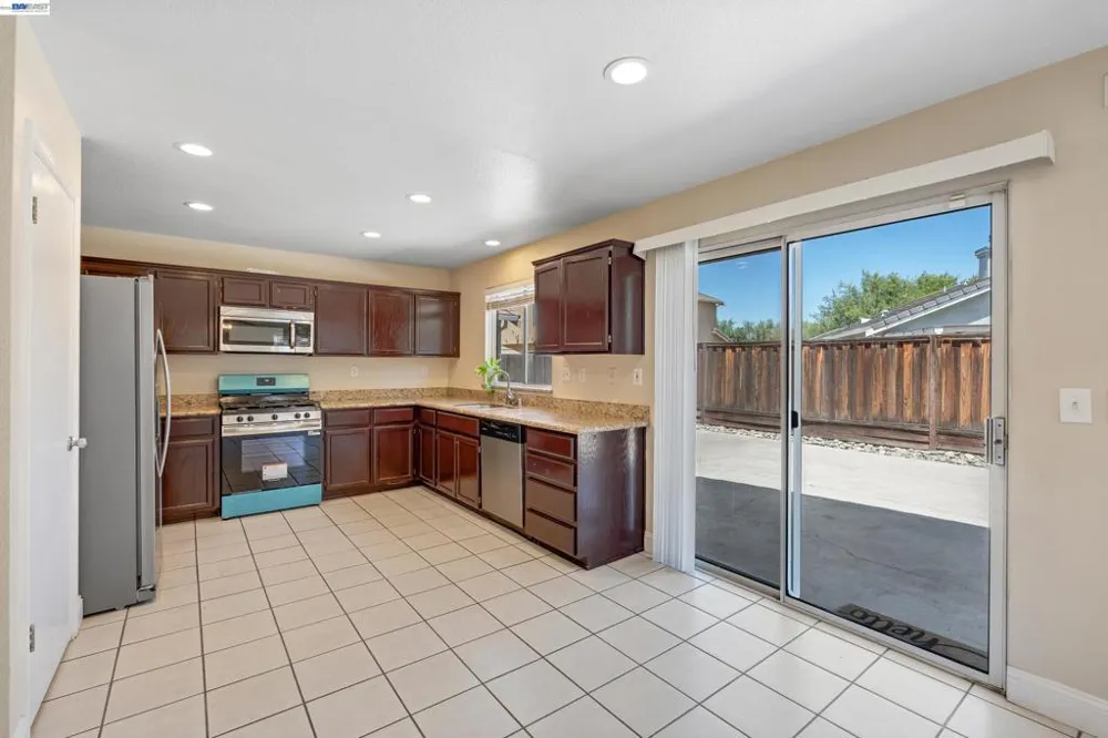 3264 Ernest Dr Tracy, CA 95376