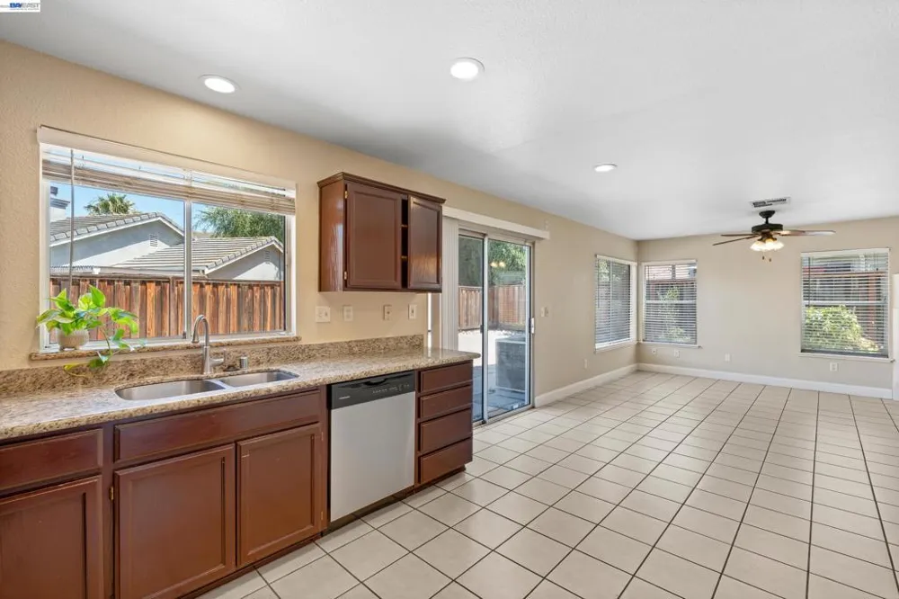 3264 Ernest Dr Tracy, CA 95376