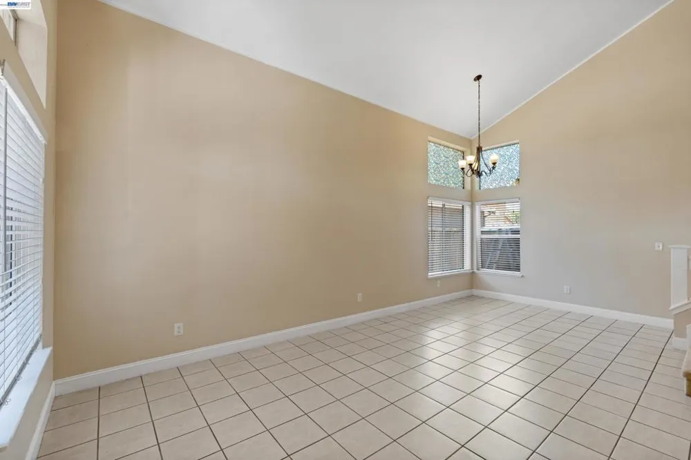 3264 Ernest Dr Tracy, CA 95376