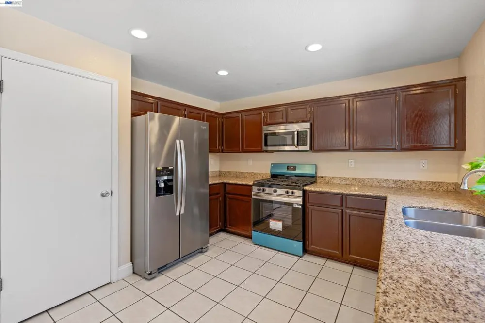 3264 Ernest Dr Tracy, CA 95376