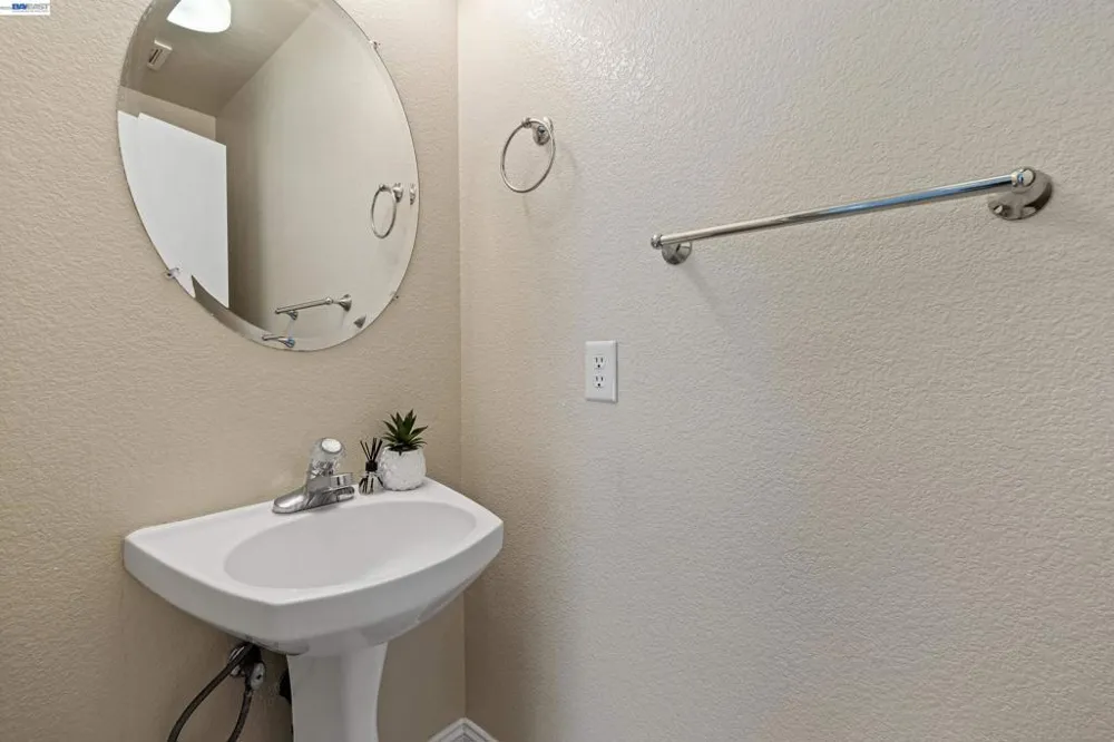 3264 Ernest Dr Tracy, CA 95376